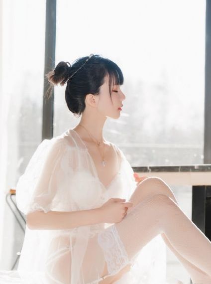 欧美卫衣女_超清高清完整版