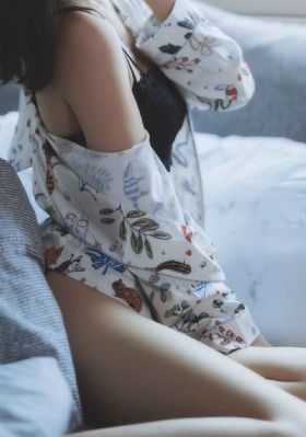 欧美吃土色口红_电影免费观看