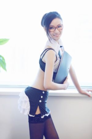 欧美黑白头像背影_4K免费观看超清