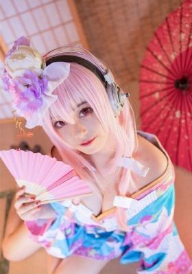 欧美美女白衣吻戏_HD天堂在线