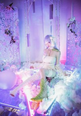 欧美背部半背纹身女_BT磁力天堂在线观看高清